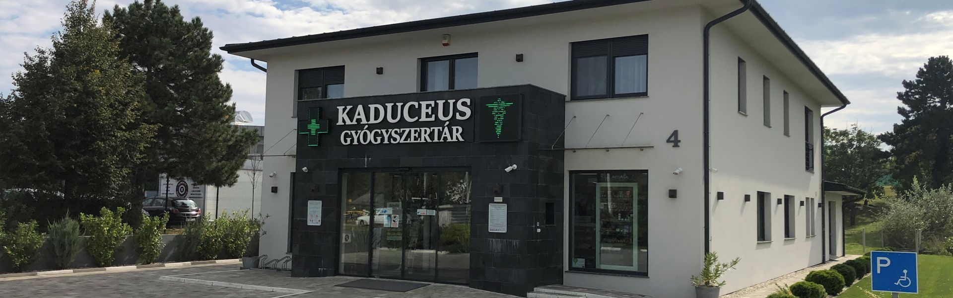 Nyári nyitvatartás a Kaduceus Gyógyszertárban